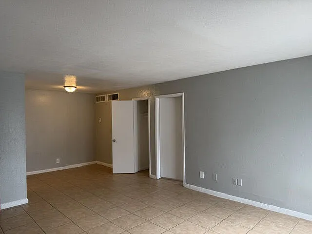 3737 Hillcroft Apartments — Photo 40