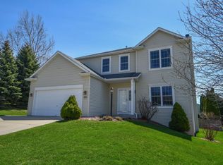 2405 Hunting Ridge Rd, Waukesha, WI 53188