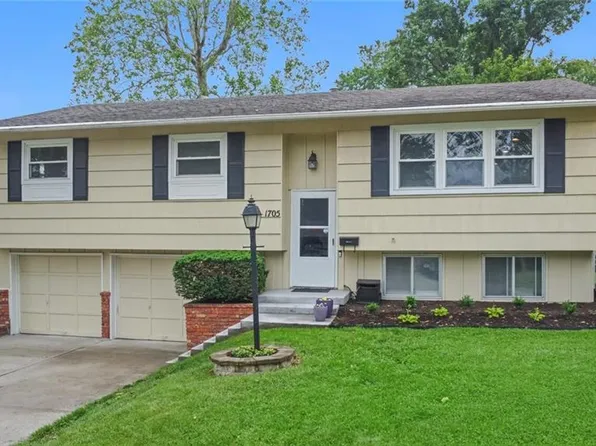 1705 NE 67th St, Gladstone, MO 64118