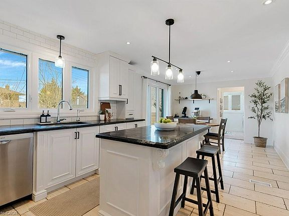 3rd image of 71 Rosslinn Rd