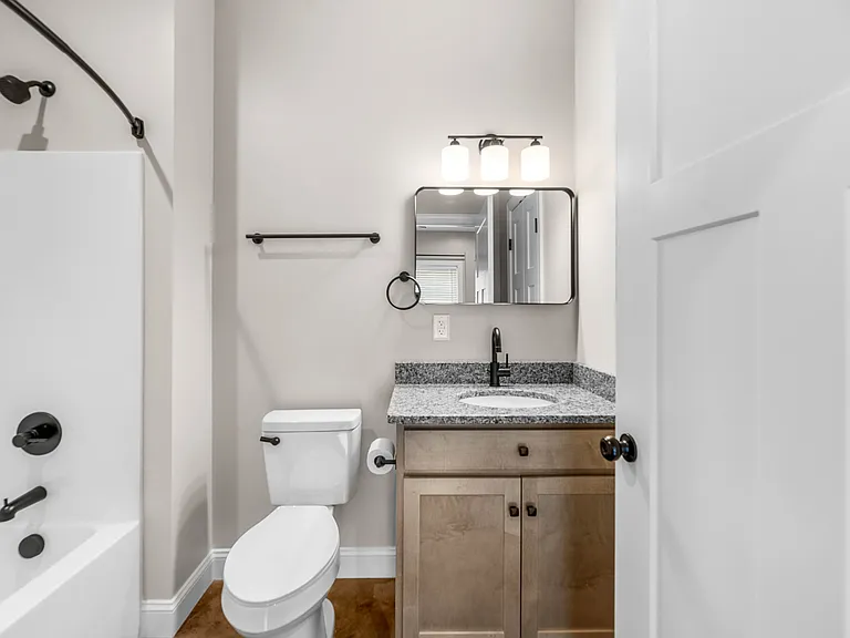 160A Warwick St #A — Photo 6