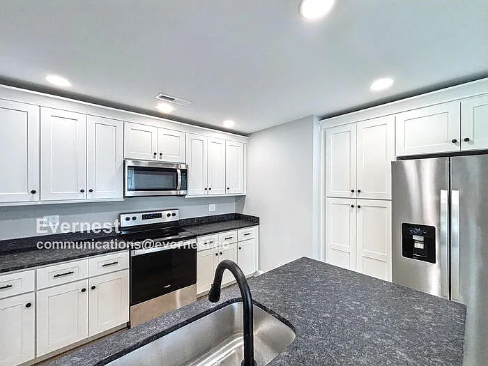 3 bed, 2.0 bath, 1700 sqft, $1,945 — Photo 3