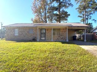 611 Magnolia St, New Llano, LA 71461