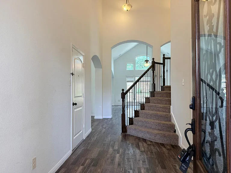 160 Stevenson Dr — Photo 4