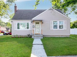 625 S Wellwood Ave, Lindenhurst, NY 11757