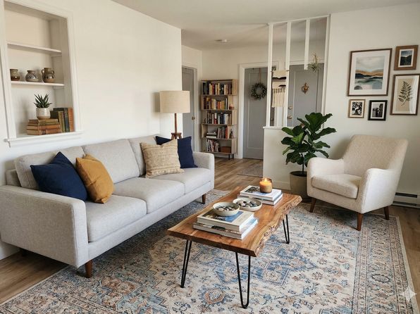 210 W Division Ave