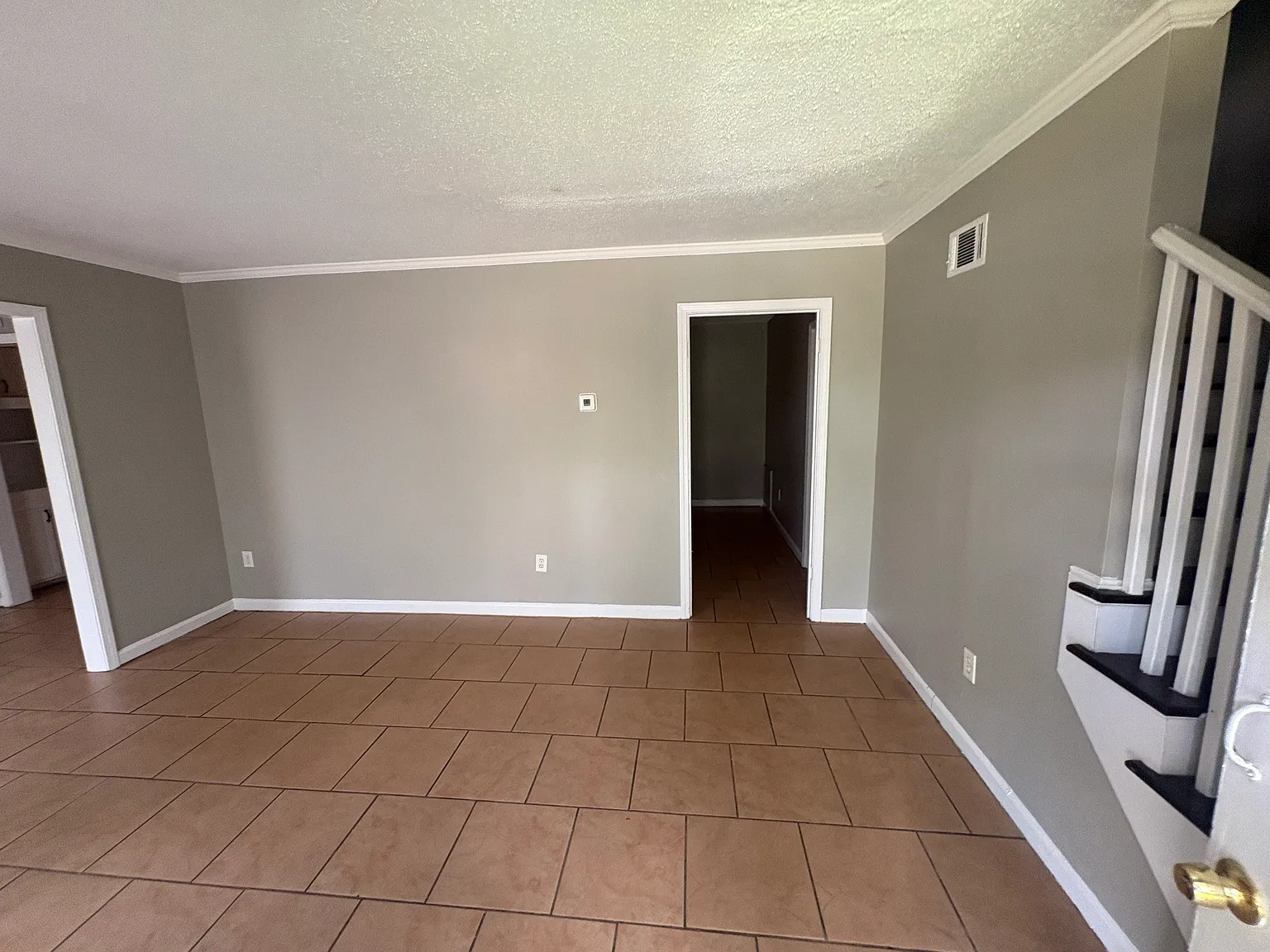 Gorgeous 5-Bedroom, 3-Bathroom Home for Rent — Photo 2