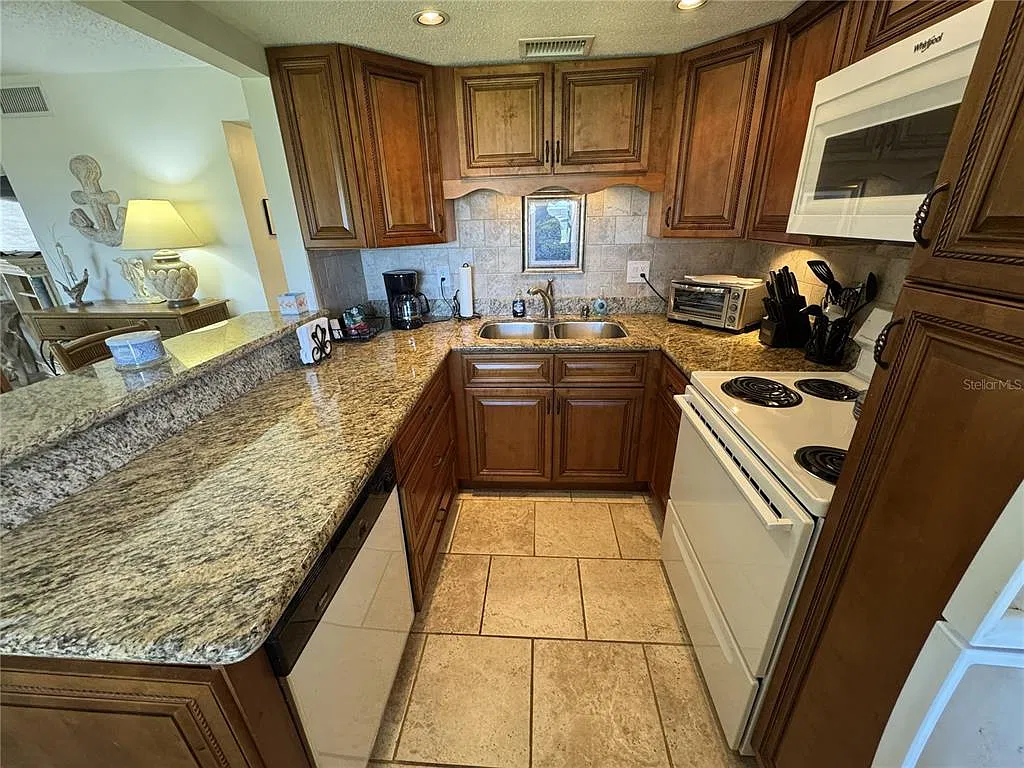 2 bed, 2.0 bath, 899 sqft, $4,600 — Photo 4