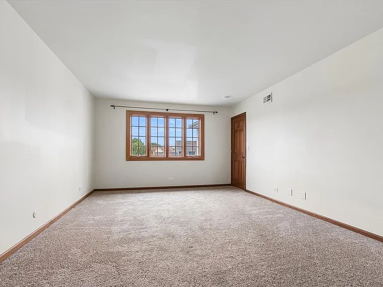 1858 Princeton Cir — Photo 14