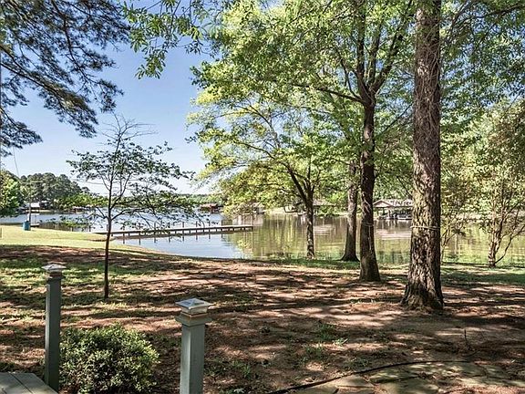 2nd image of 400 Cypress Creek Dr
