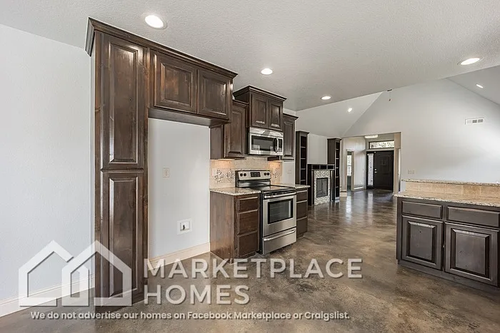 3211 Stonepoint Ave — Photo 10