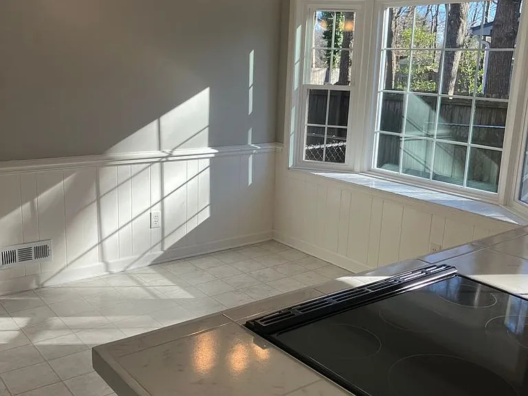 1018 Jefferson Rd — Photo 5