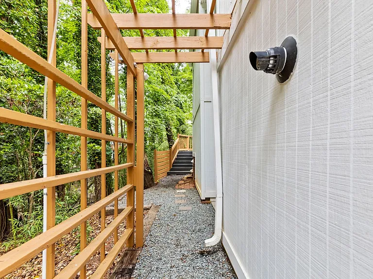 25033 Molokai Dr — Photo 10