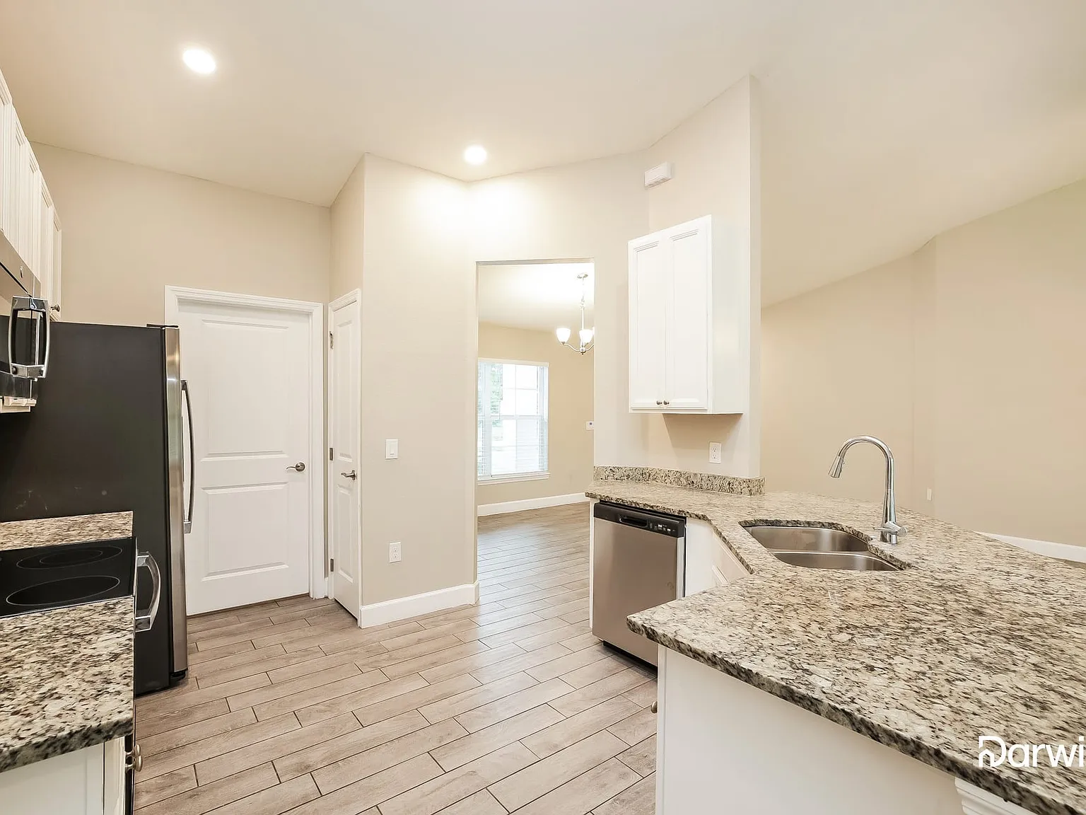 4 bed, 3.0 bath, 2030 sqft, $2,370 — Photo 3