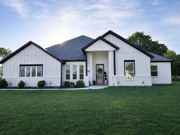 141 Bluegrass Trl, Springtown, TX 76082
