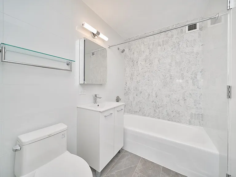 160 Riverside Blvd #27B — Photo 16