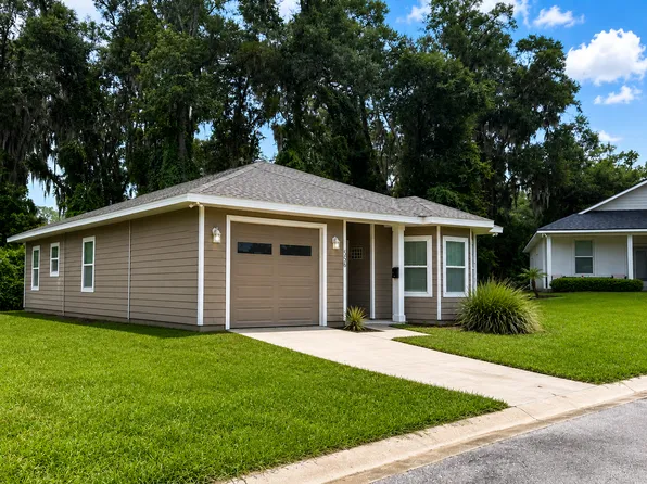 556 NW 259th Ter, Newberry, FL 32669