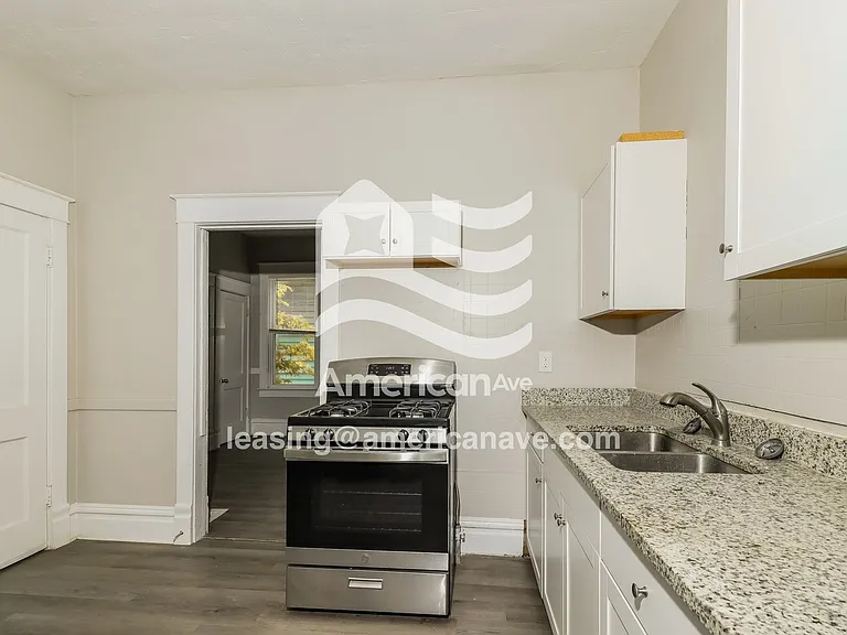 1610235_004_kitchen_5.jpg