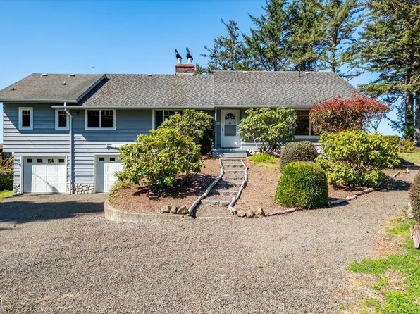 1050 SW Norwood Dr, Waldport, OR 97394