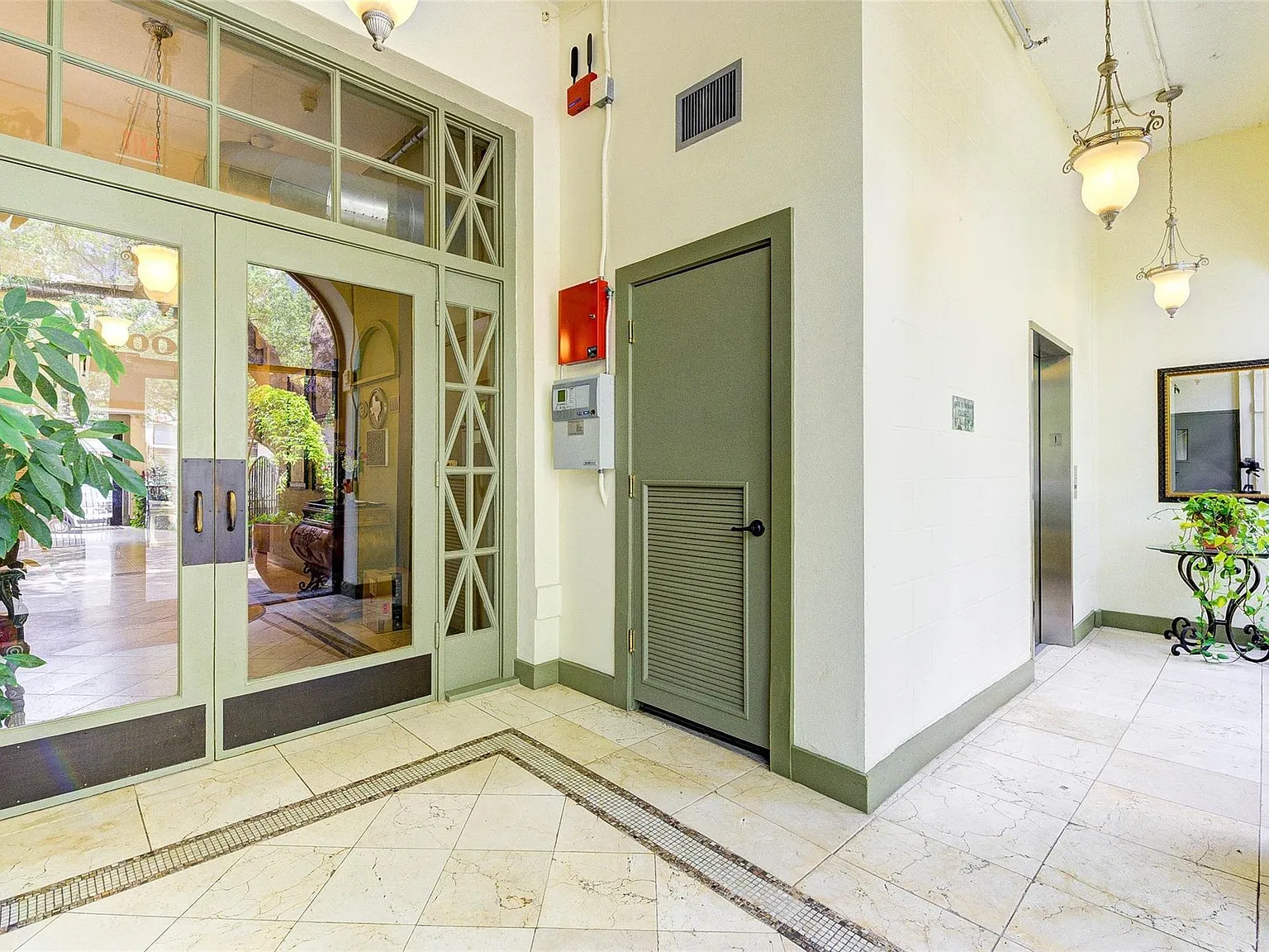 1 bed, 1.0 bath, 1157 sqft, $2,300 — Photo 3