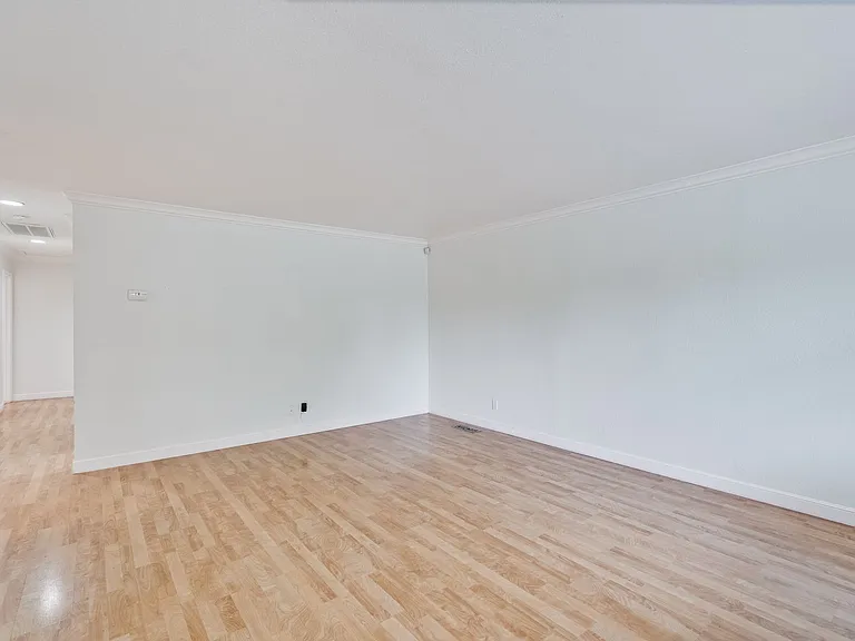 3228 Woodmont Dr — Photo 5