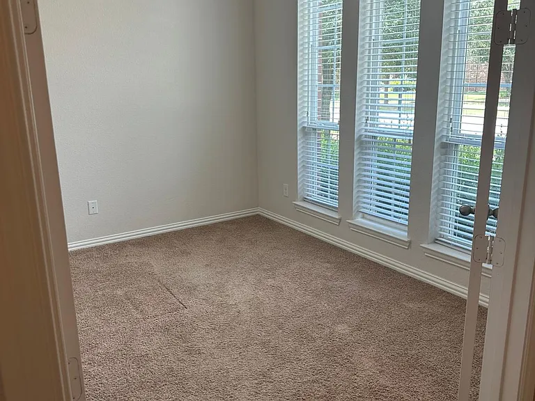 5660 Domer Dr — Photo 9
