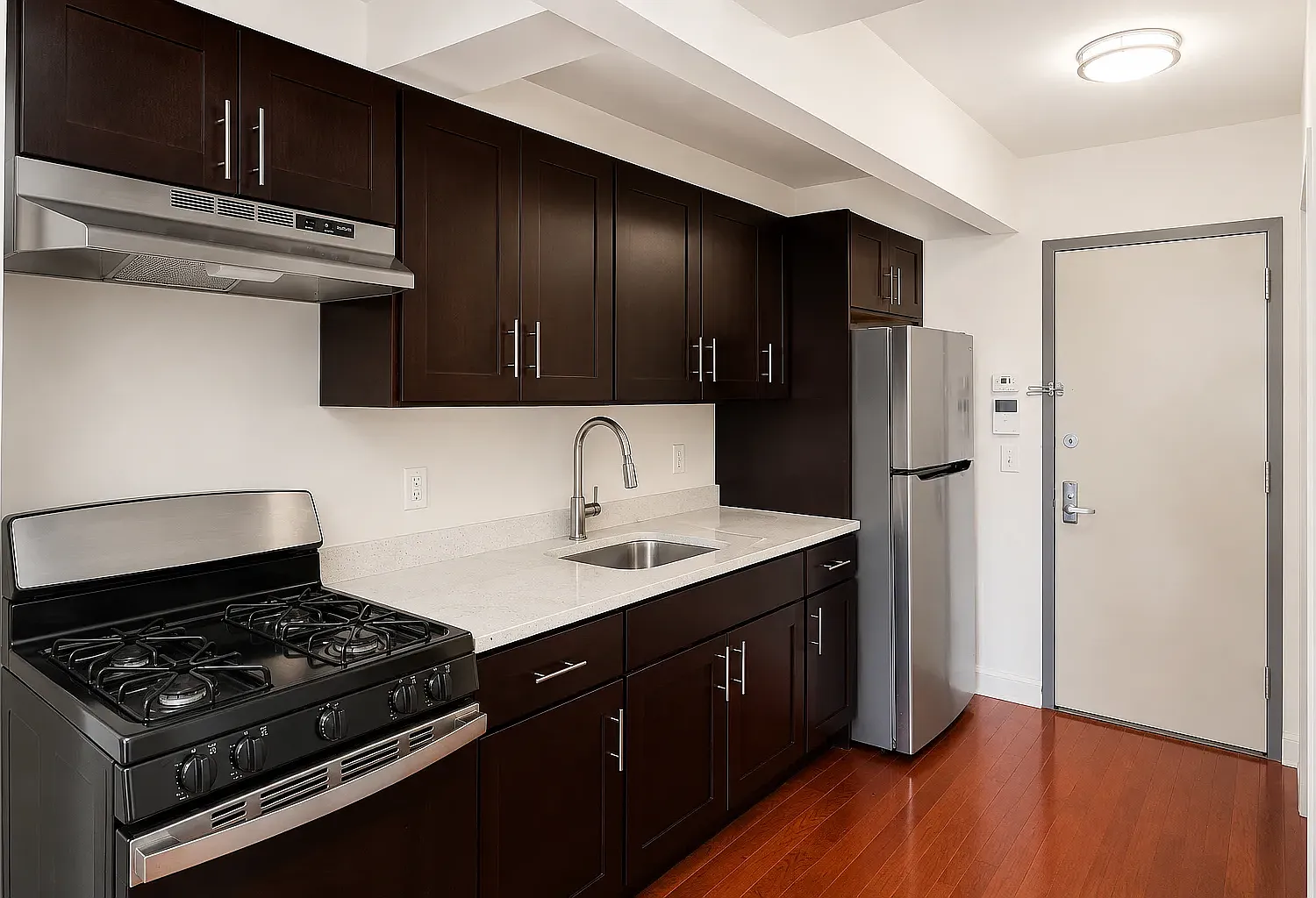 2120 Daly Avenue — Photo 4