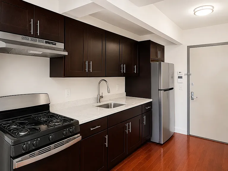 2120 Daly Ave #4C — Photo 4