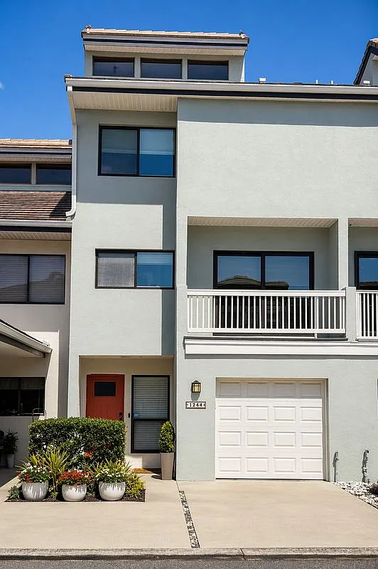 3 bed, 3.5 bath, 2080 sqft, $3,500 — Photo 1