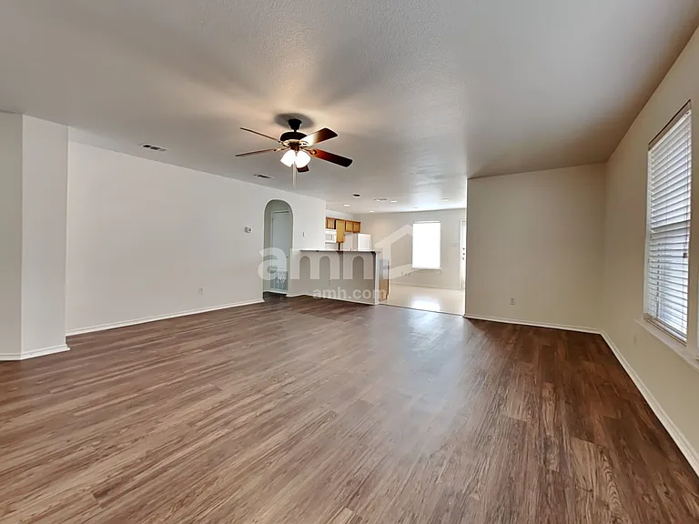 6732 Friendsway Dr — Photo 4