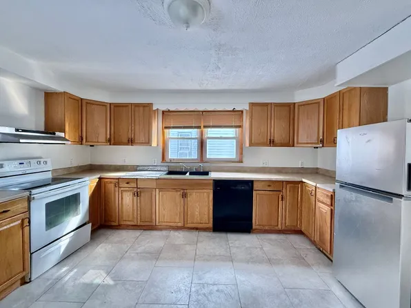 87 W Harmony St, Penns Grove, NJ 08069