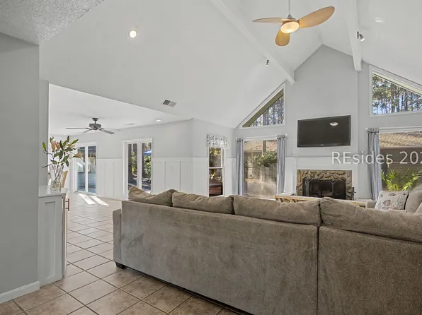 2 Brown Thrasher Rd, Hilton Head Island, SC 29926