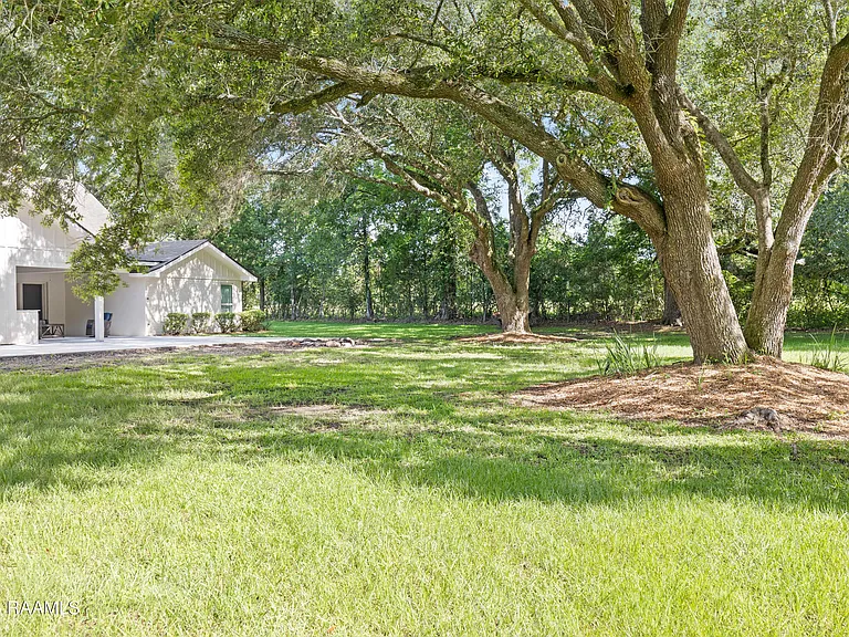 2407 E Broussard Rd — Photo 38
