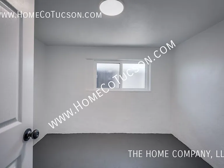940 E Florita St — Photo 36