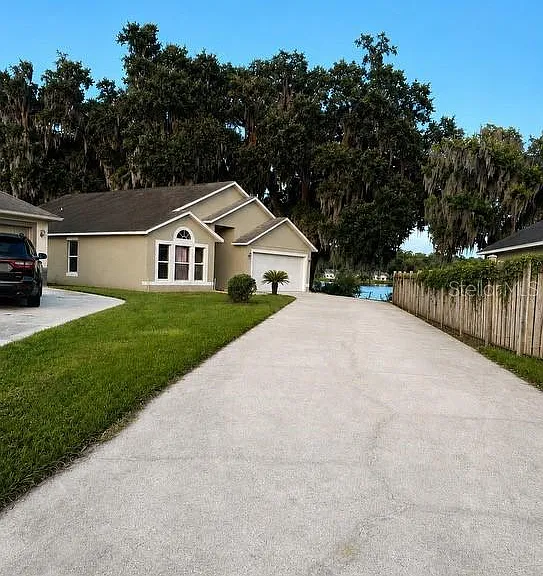 815 Delfino Pl — Photo 2