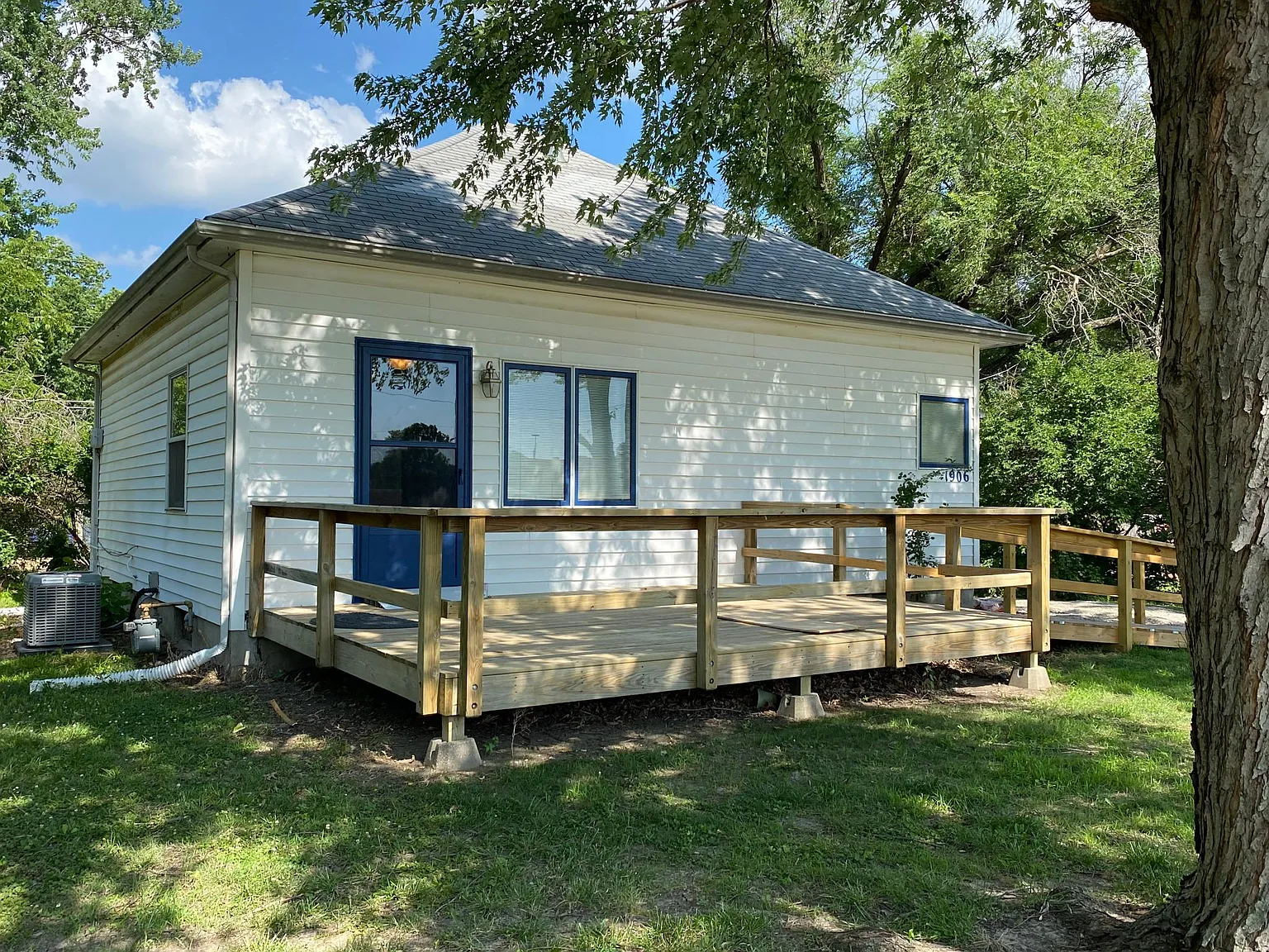 1906 SW Fairlawn Rd — Photo 1