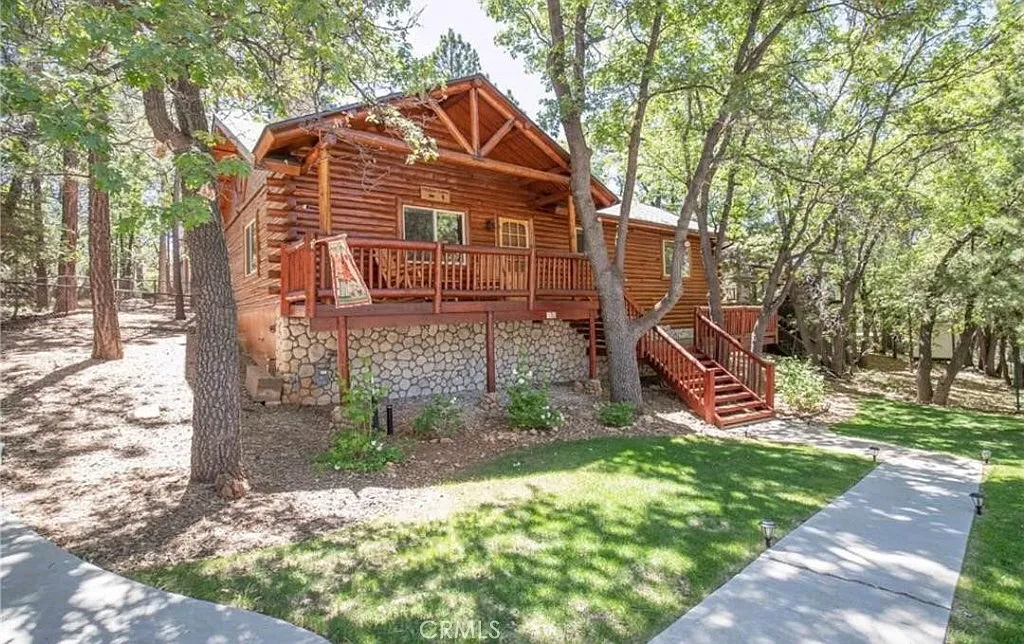 3 bed, 2.0 bath, 1276 sqft, $2,800 — Photo 3