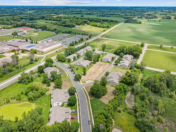 7635 Red Fox Trl, Rockford, MN 55373