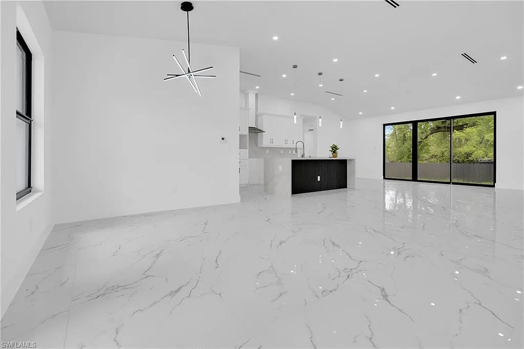 3 bed, 2.0 bath, 2063 sqft, $2,400 — Photo 2