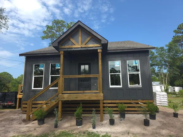 610 10th St W, Carrabelle, FL 32322