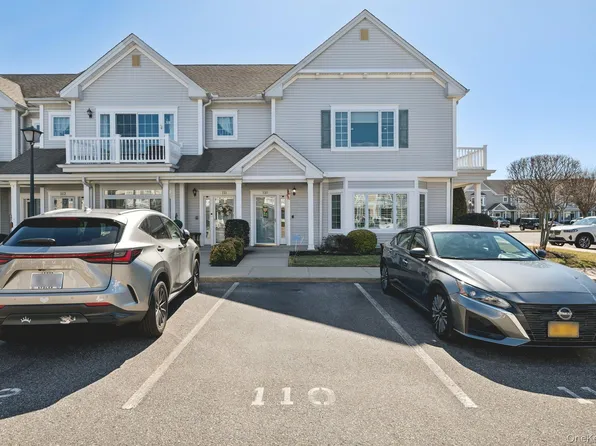 110 Kenneth Court, Amityville, NY 11701