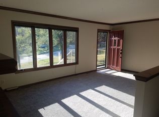 1401 Meadow Ln, Manhattan, KS 66502