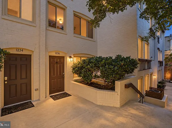 1236 Eton Ct NW #T19, Washington, DC 20007