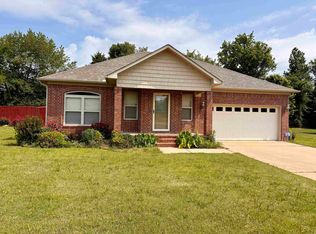 600 Meadow Lynn Dr, Morrilton, AR 72110