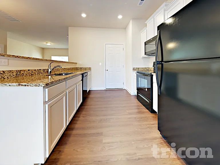 1357 Waylon Ave — Photo 6