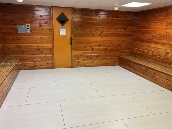 540 Brickell Key Dr, Miami, FL