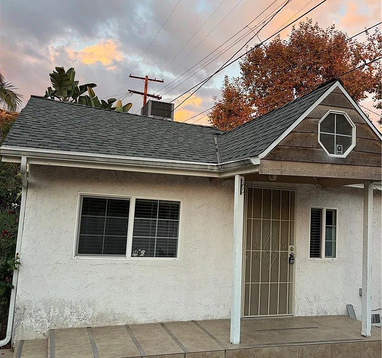 1038 1/2 E Magnolia Blvd