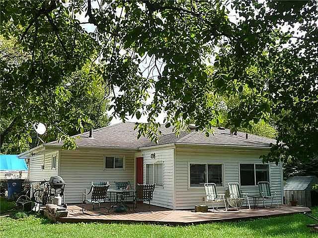 2nd image of 902 Maple St