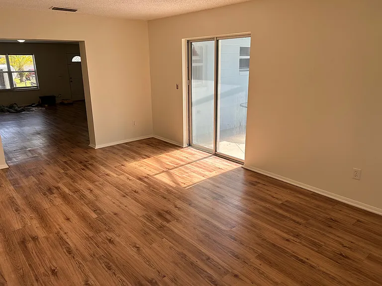 1404 Dexter Dr N — Photo 6