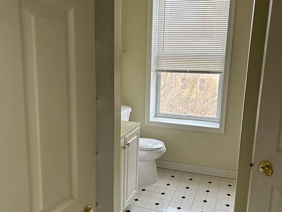 3rd image of 1638 17th St NW APT 4